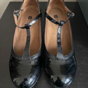 Shoes for Crews  Black Leather Resistant Heels